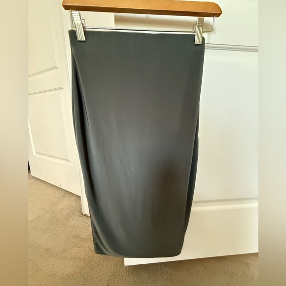 Olive green long  sleeve Crop Top and pencil skirt - Picture 2 of 5